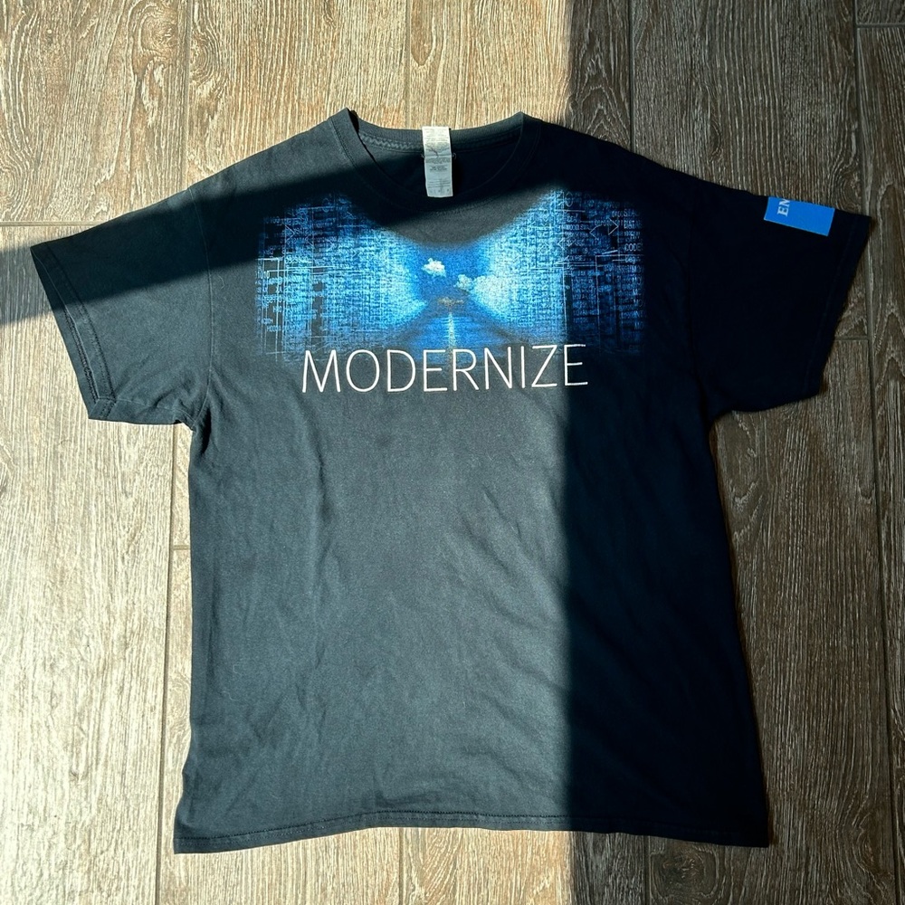 Modernize GILDAN vintage tee